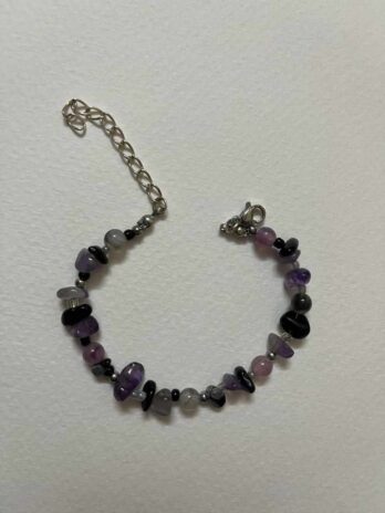 กำไลลูกปัดหิน โทนสีม่วง